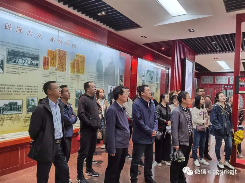 天水市政府金融辦、甘肅金控天水擔(dān)保公司、天水卓雅服飾公司黨支部聯(lián)合舉行主題黨日活動(dòng)